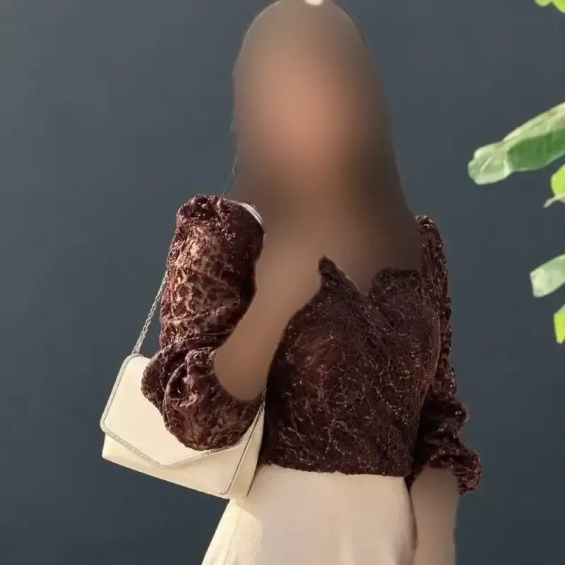 کیف مجلسی نگین کاری شده دور نگین با بند دوشی زنجیری رنگ موکا مشکی نسکافه ای شکلاتی