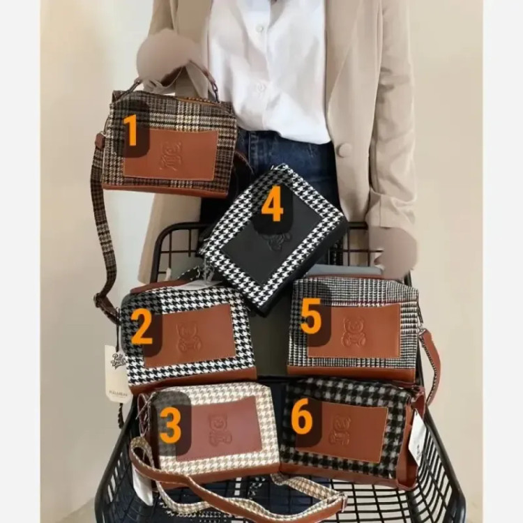 کیف زنانه Moschino جنس فوتر ابعاد 15 در 21 سانت