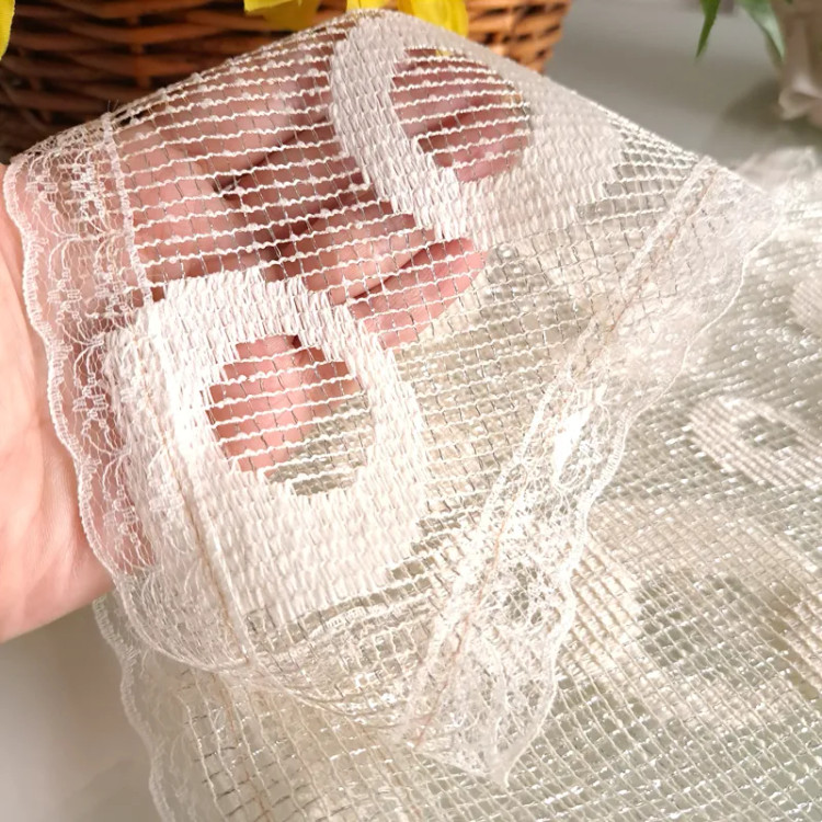 مینی اسکارف شیری سه گوش دور دانتل توری ابعاد 70 در 70 سانتی متر