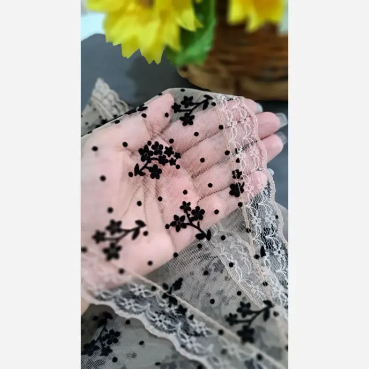 مینی اسکارف مجلسی سه گوش گیپور ابعاد 75 در 75 سانتیمتر