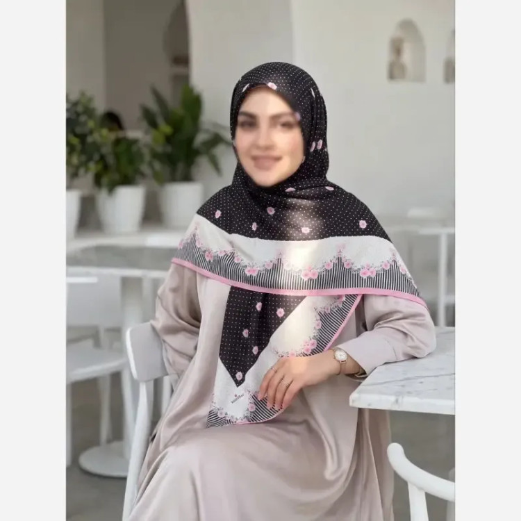روسری سوپرنخ مشکی صورتی طرح گل قواره 140