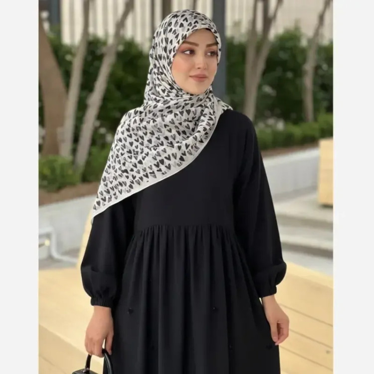 روسری نخی طرح مهری قلب ریز و درشت شیری