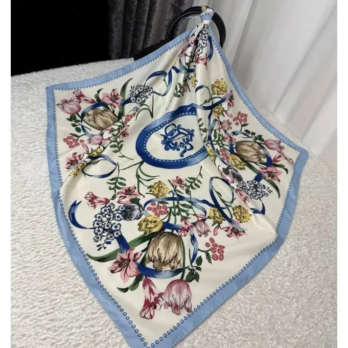روسری ساتن قواره 140 طرح رزگلد آبی روشن