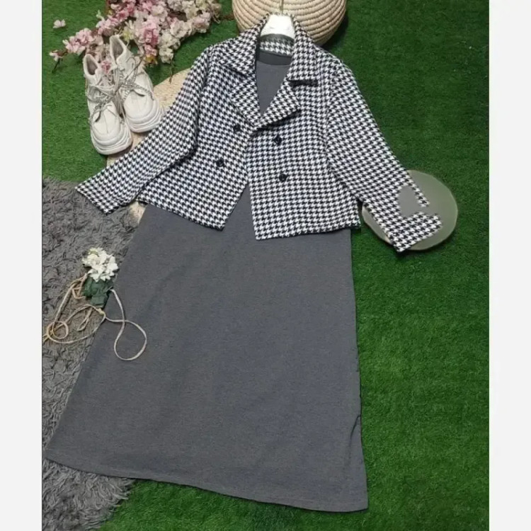 ست تیکه سیما پاییزه جنس پیردوبل و زیره گلکسی فری سایز 38 تا 46